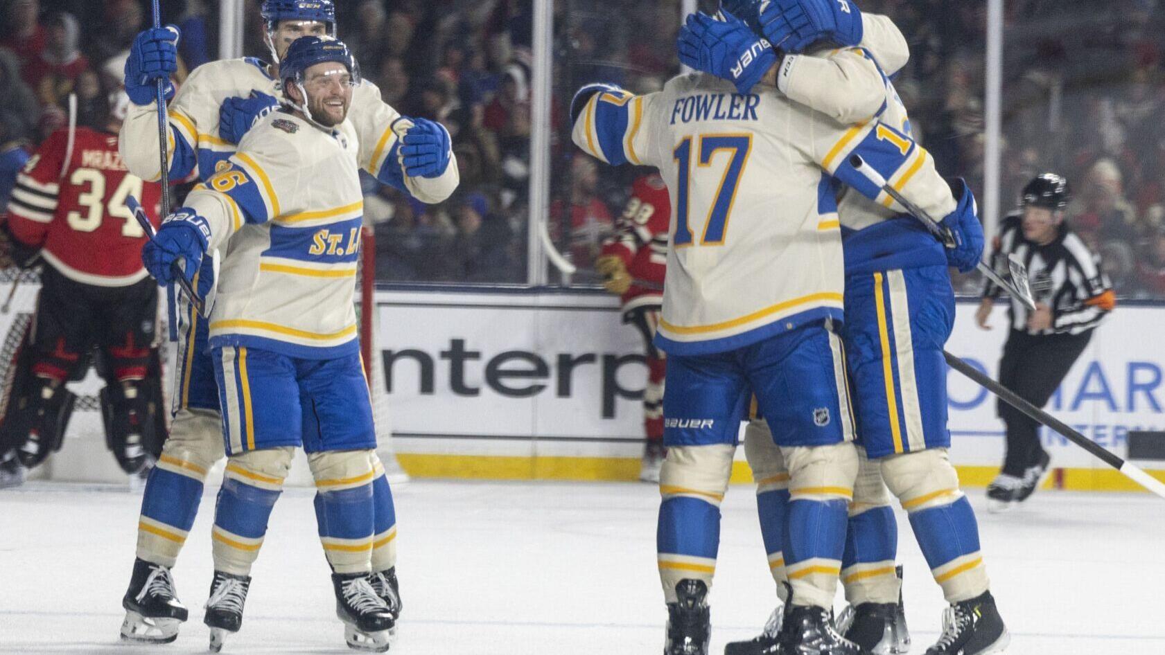 Blues remain perfect in outdoor games as they rout Blackhawks, 6-2, in Winter Classic